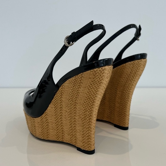 GUCCI BLACK PATENT LEATHER RAFFIA WEDGES SANDALS SIZE IT 37 / US 7 - Picture 13 of 17